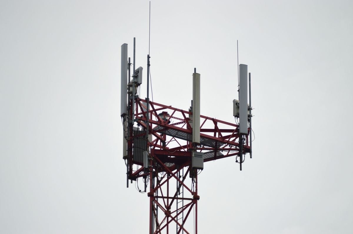 Telecommunications tower
