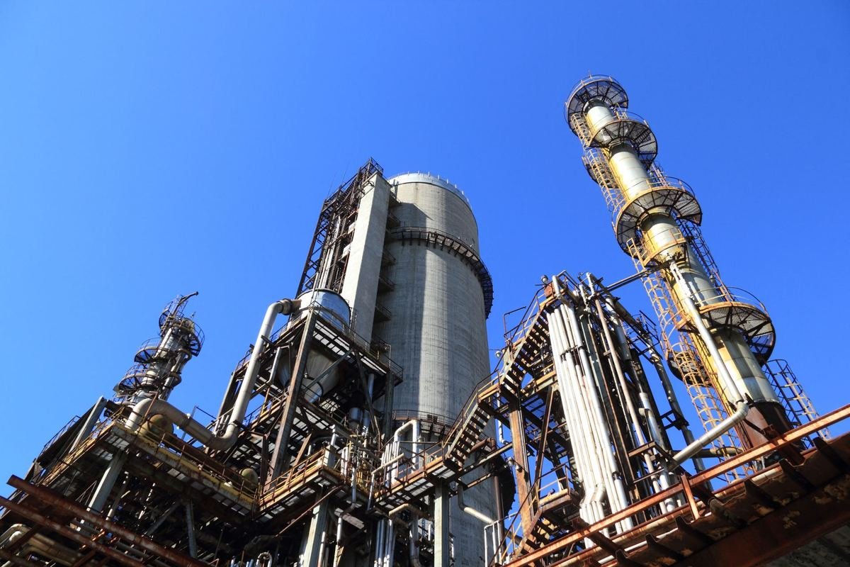Oil refinery towers