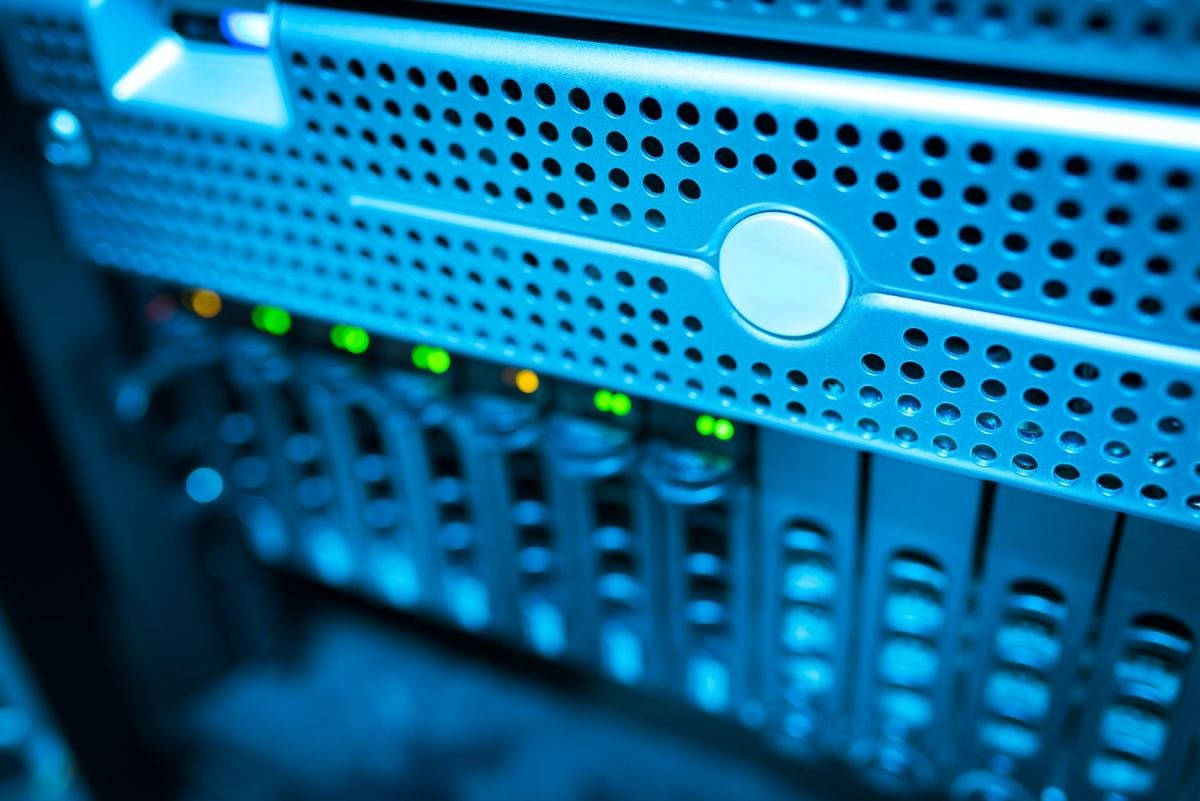 Rack server front panels with status lights